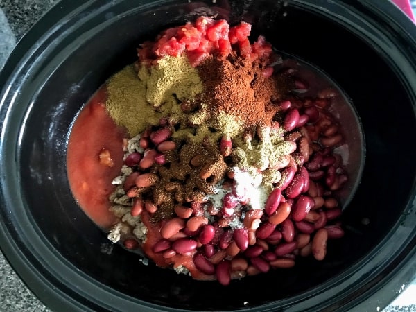 Kidney beans and spices in slow cooker with other ingredients